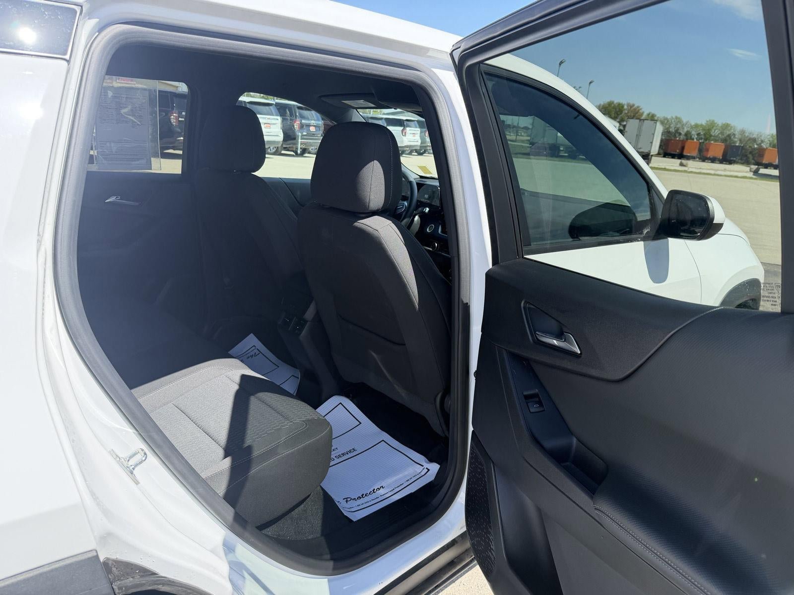 Used 2025 Chevrolet Equinox LT AWD/4WD image 13