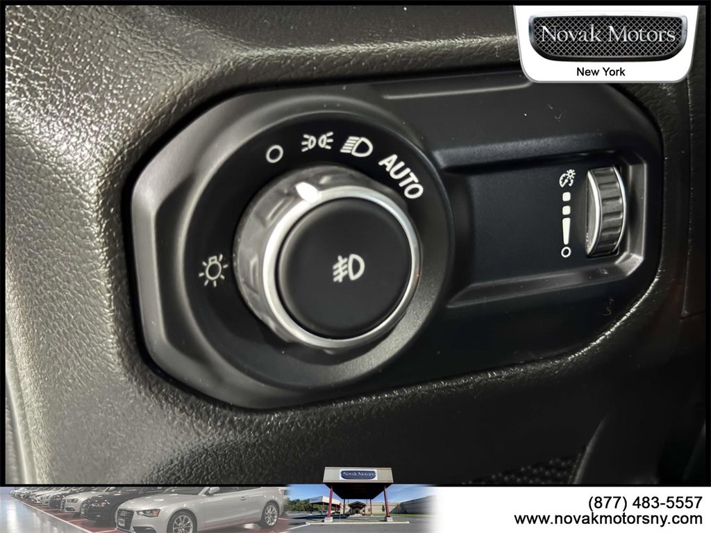 Used 2023 Jeep Wrangler Altitude image 15