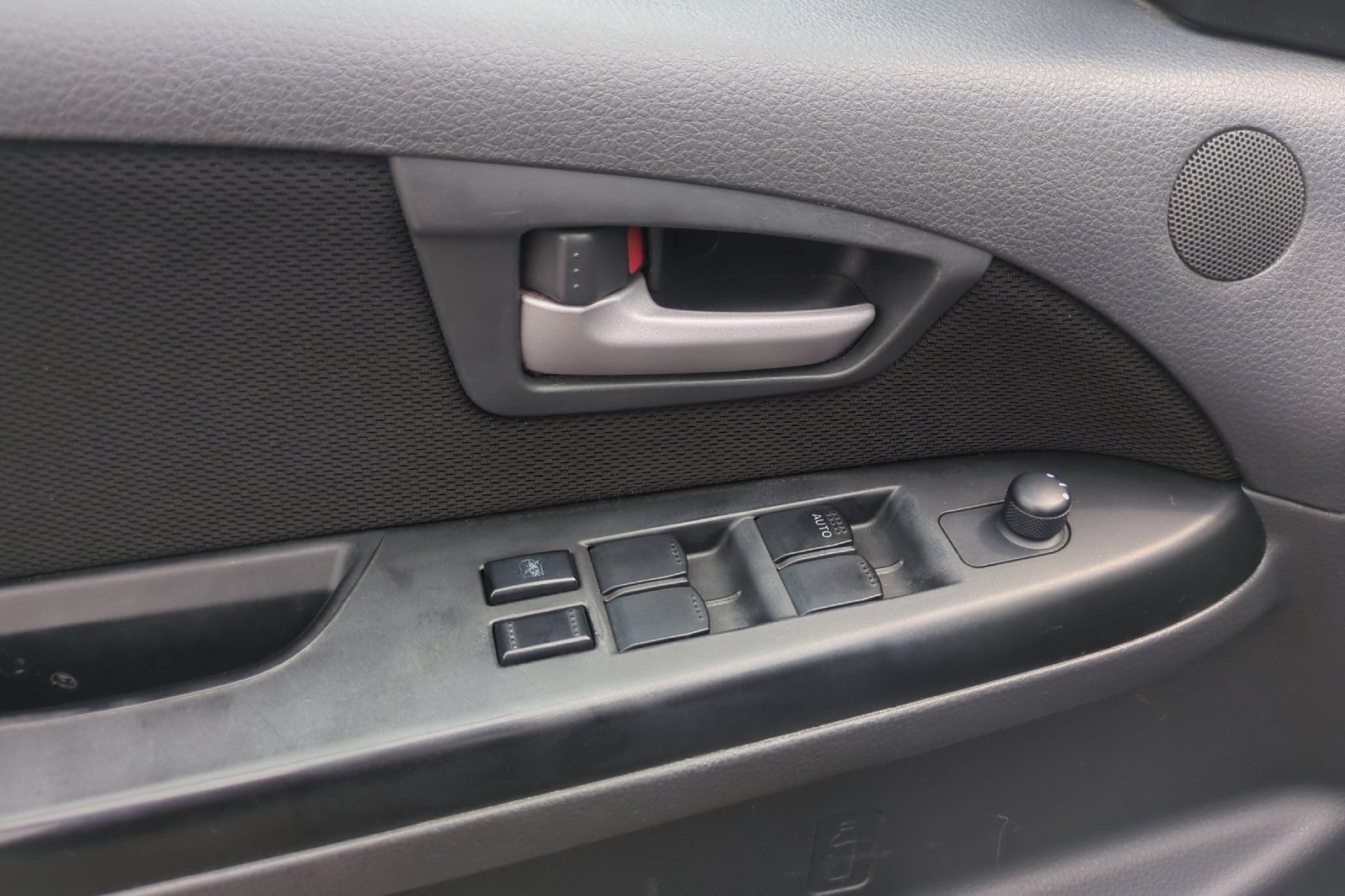 Used 2009 Suzuki SX4 AWD Hatchback w/ Touring Pkg image 10