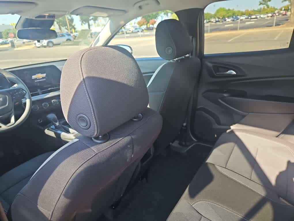 Used 2025 Chevrolet Trax LS w/ Driver Confidence Package FWD image 11