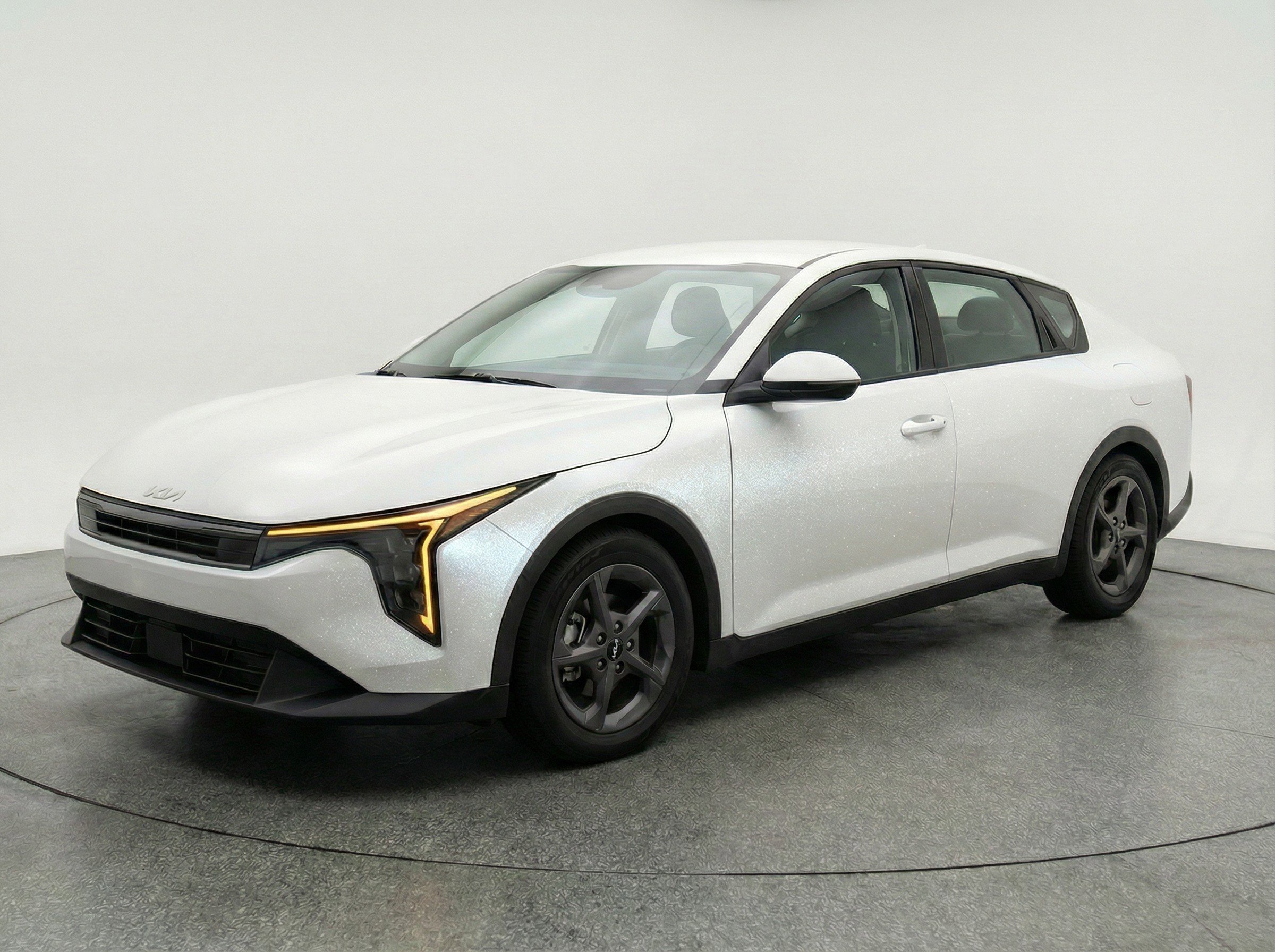 Used 2025 Kia K4 FWD image 3