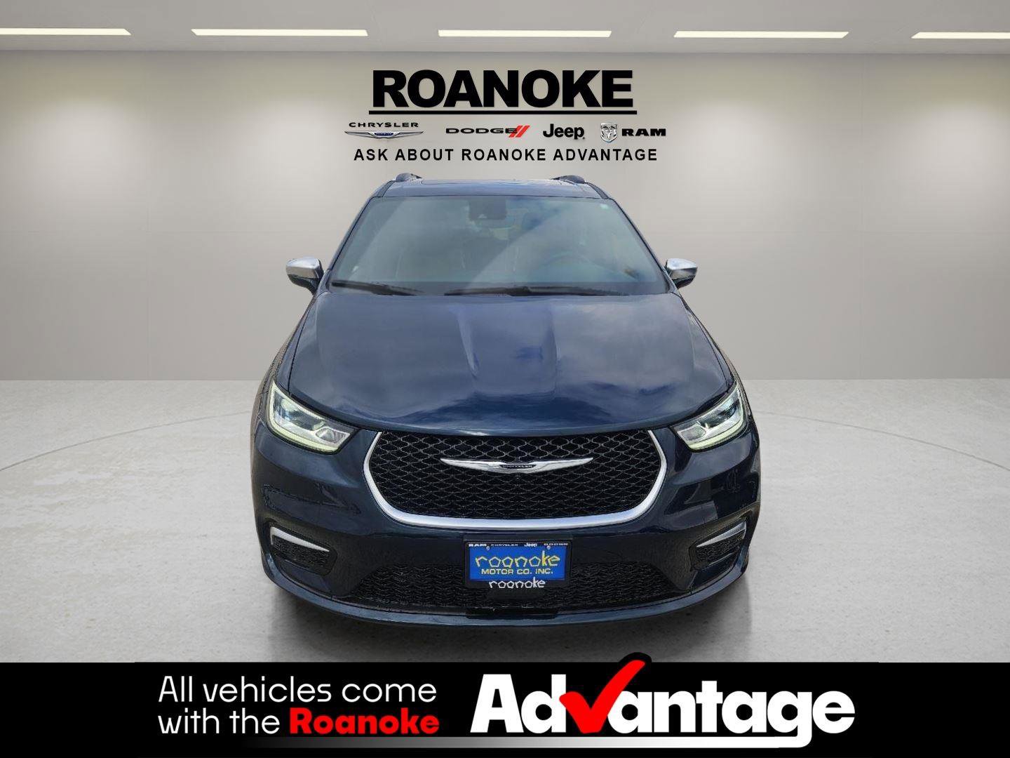 Used 2025 Chrysler Pacifica Pinnacle image 9