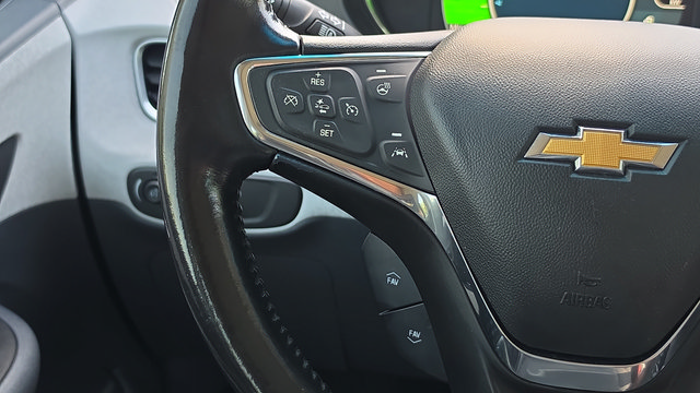 Used 2020 Chevrolet Bolt Premier w/ Infotainment Package FWD image 13