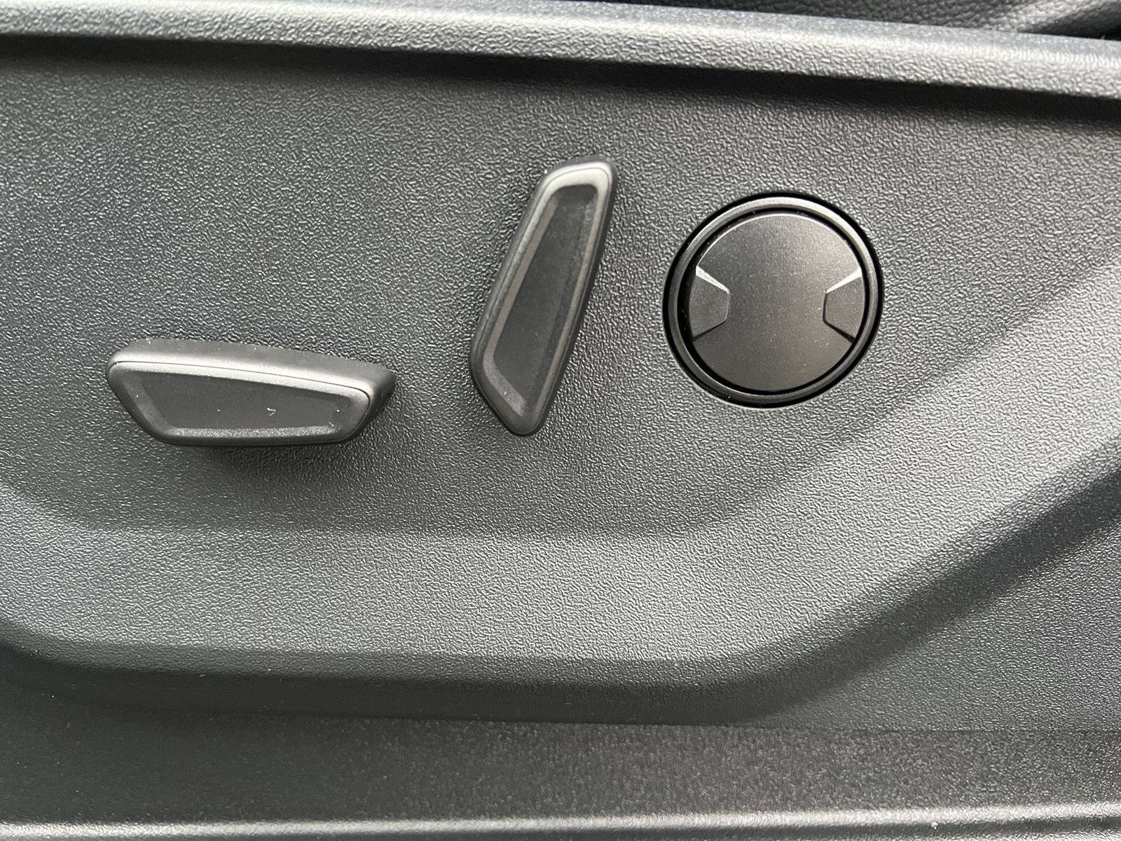 New 2026 Ford F350 Lariat w/ Black Appearance Package image 23