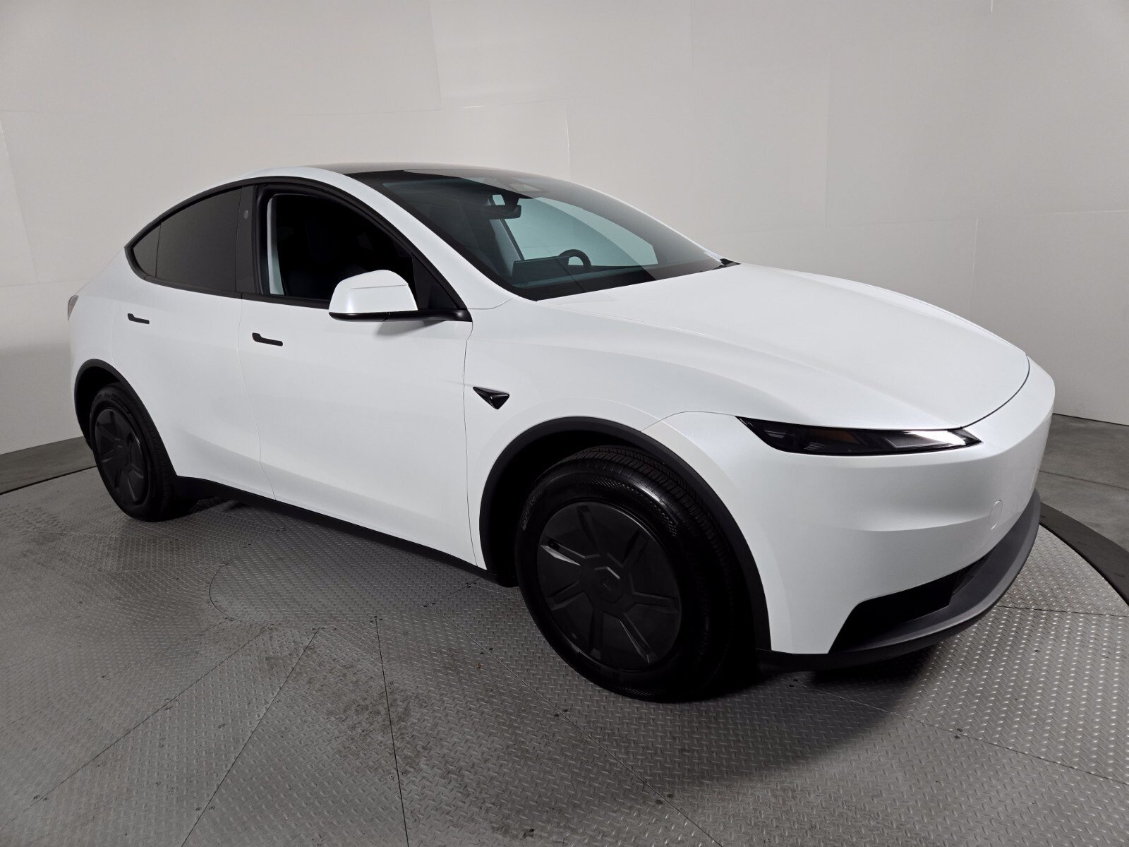 Used 2026 Tesla Model Y AWD image 3