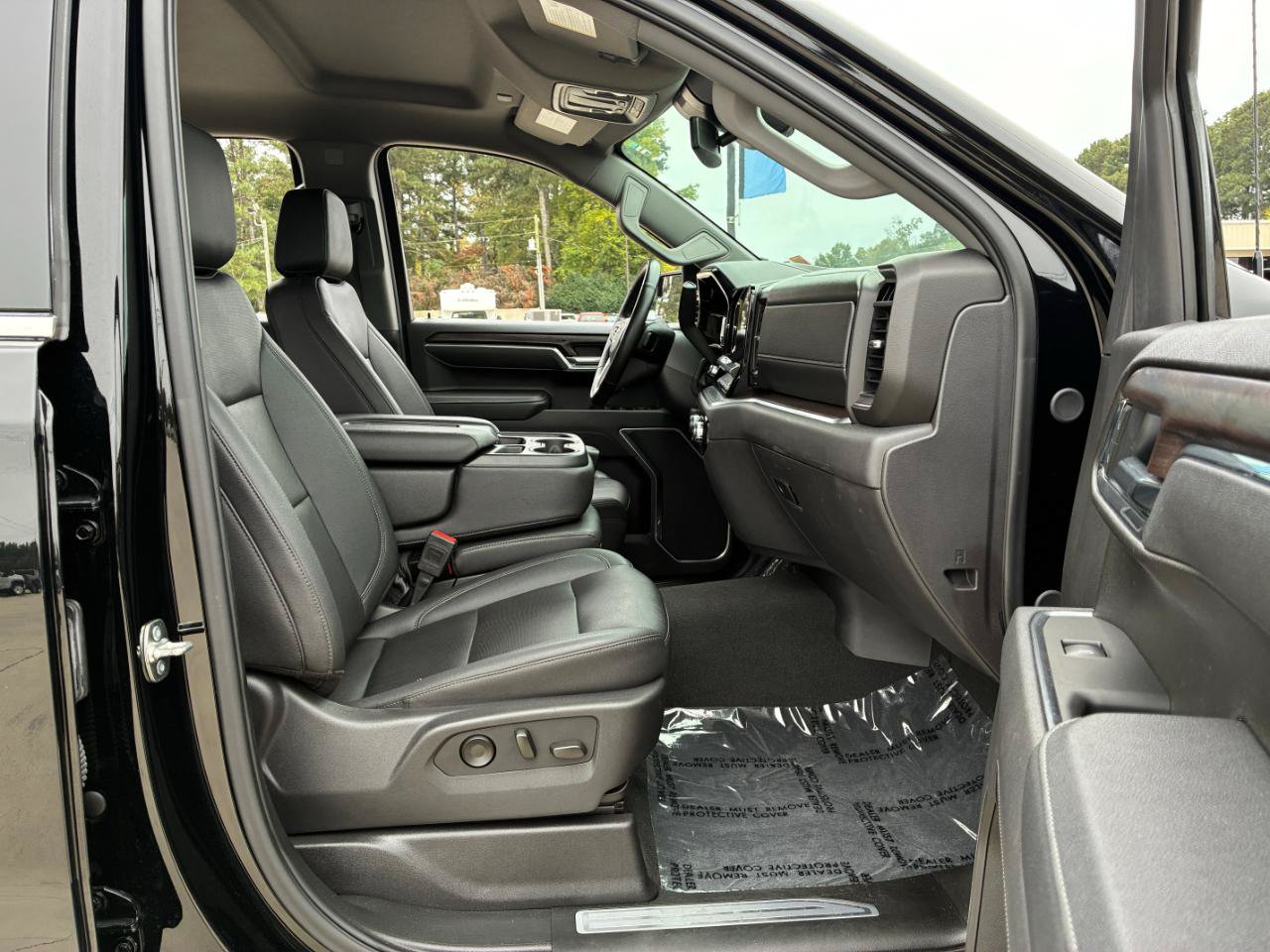 Used 2025 GMC Sierra 1500 SLT AWD/4WD image 15