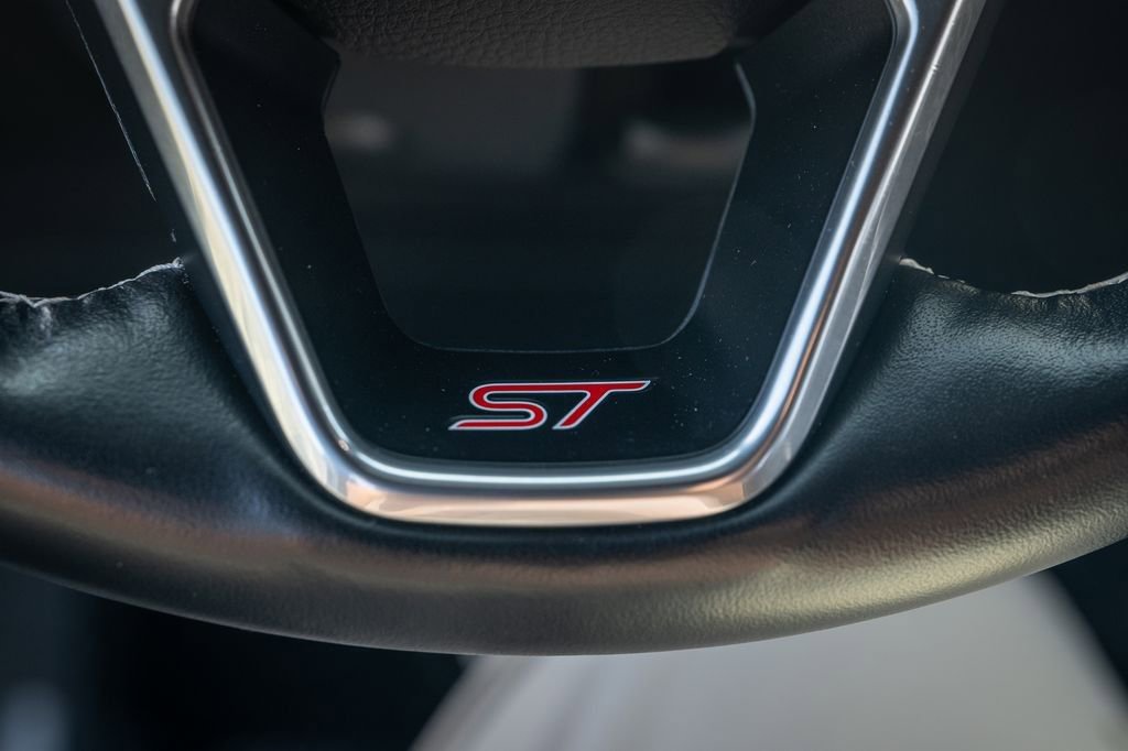 Used 2022 Ford Edge ST w/ Cargo Accessory Package image 31