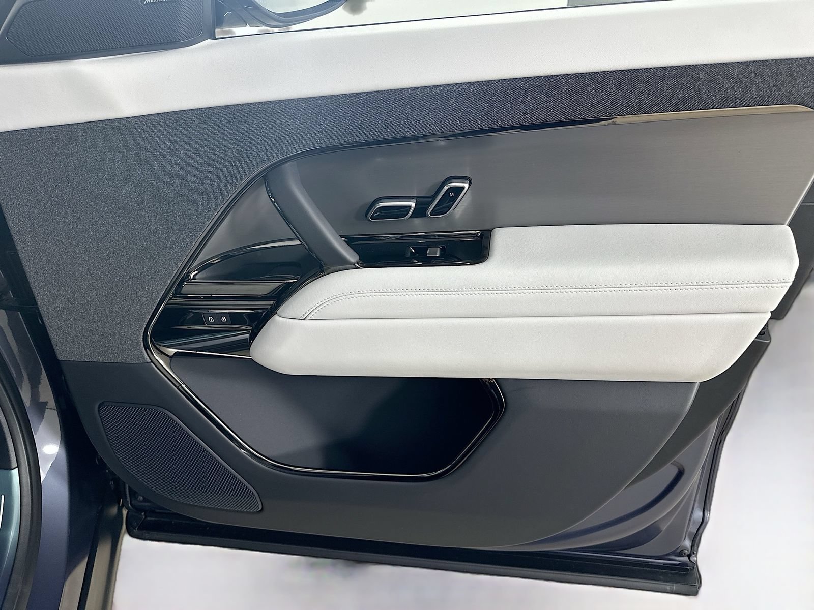 New 2026 Land Rover Range Rover Sport SE AWD/4WD image 44