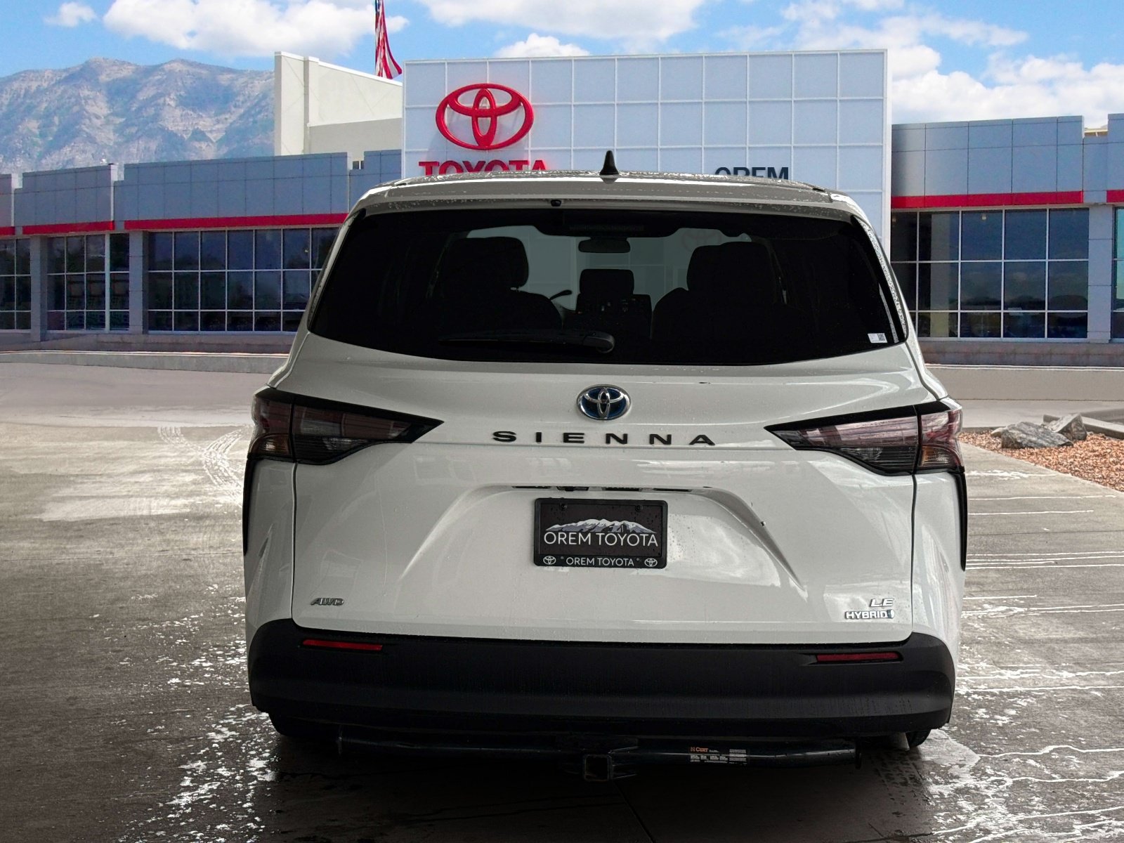Used 2024 Toyota Sienna LE AWD/4WD image 5