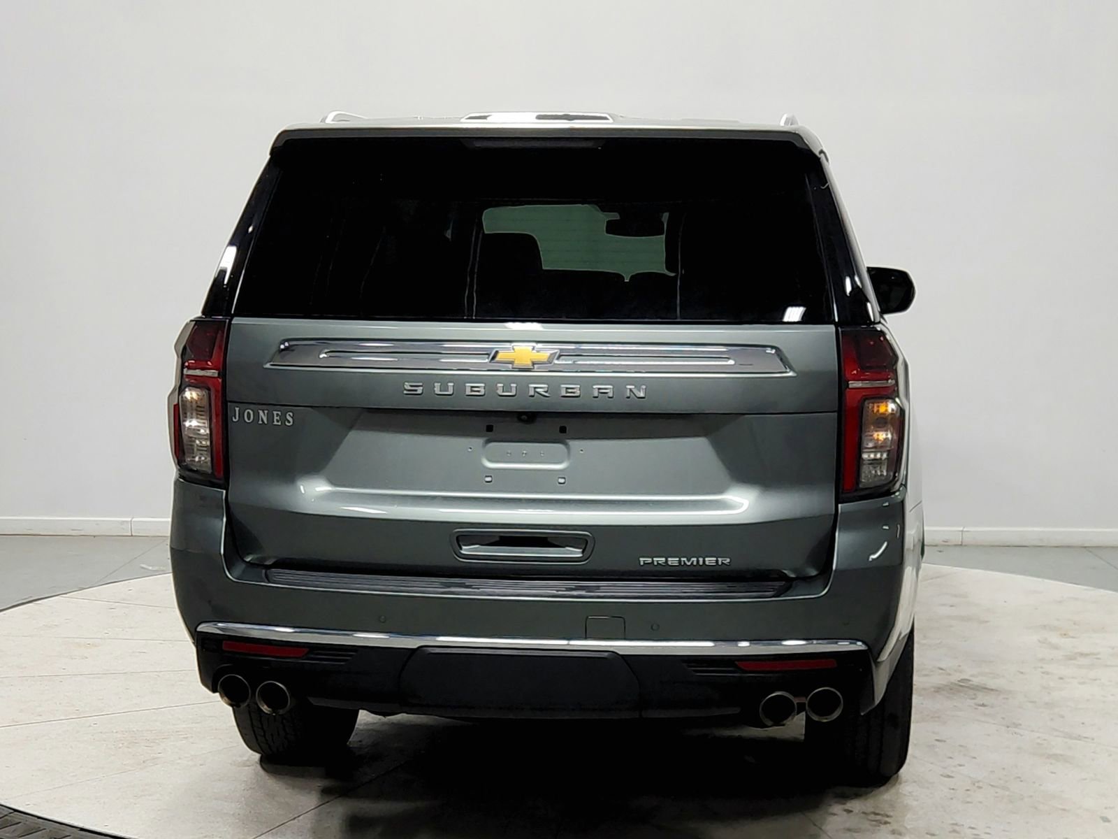 Used 2023 Chevrolet Suburban Premier image 7