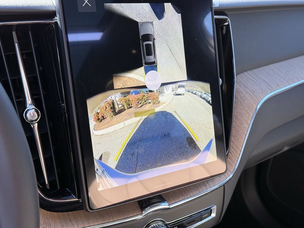 New 2026 Volvo XC60 B5 Plus w/ Climate Package image 18