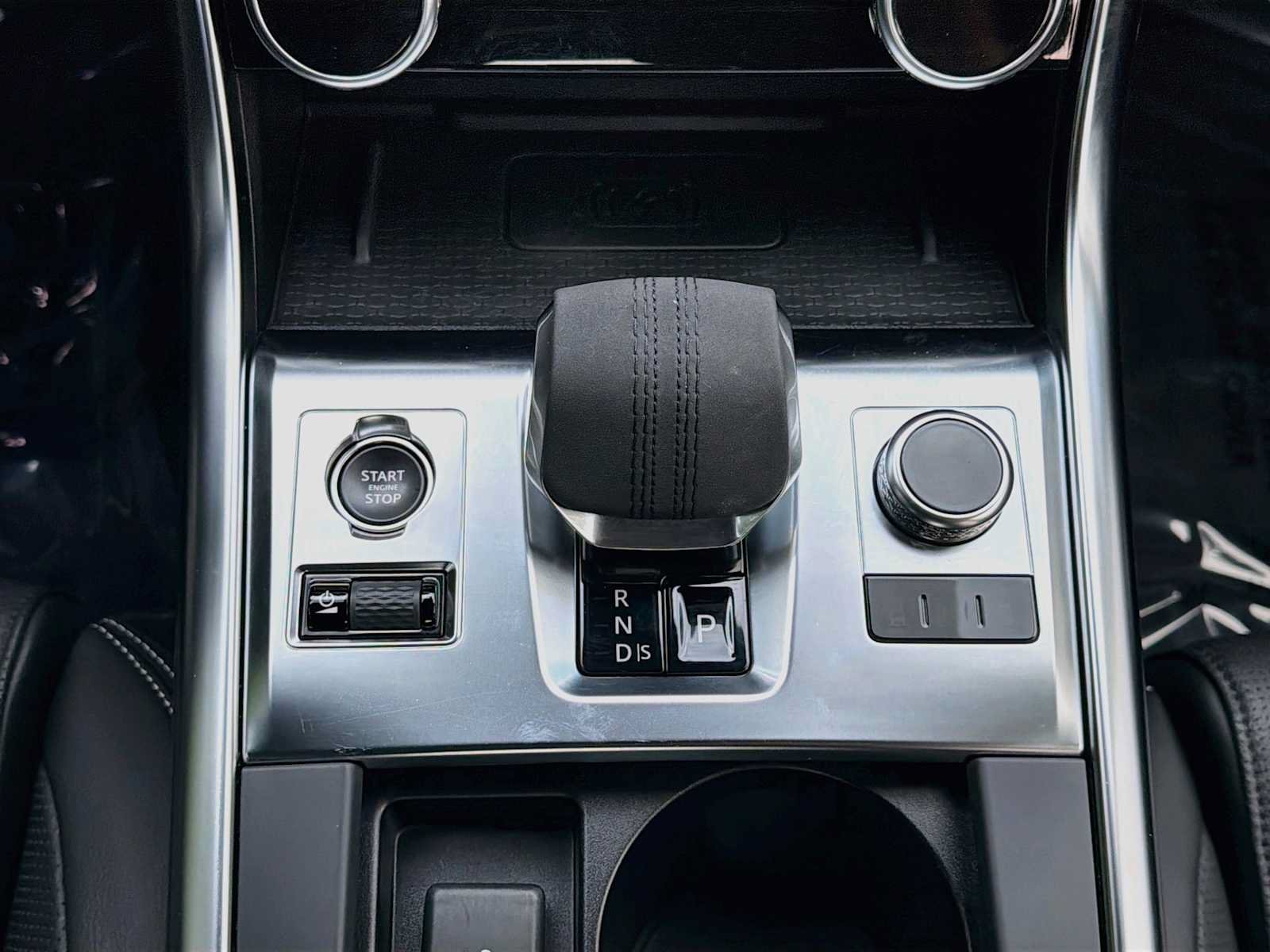 Certified 2023 Jaguar XF R-Dynamic SE AWD/4WD image 10