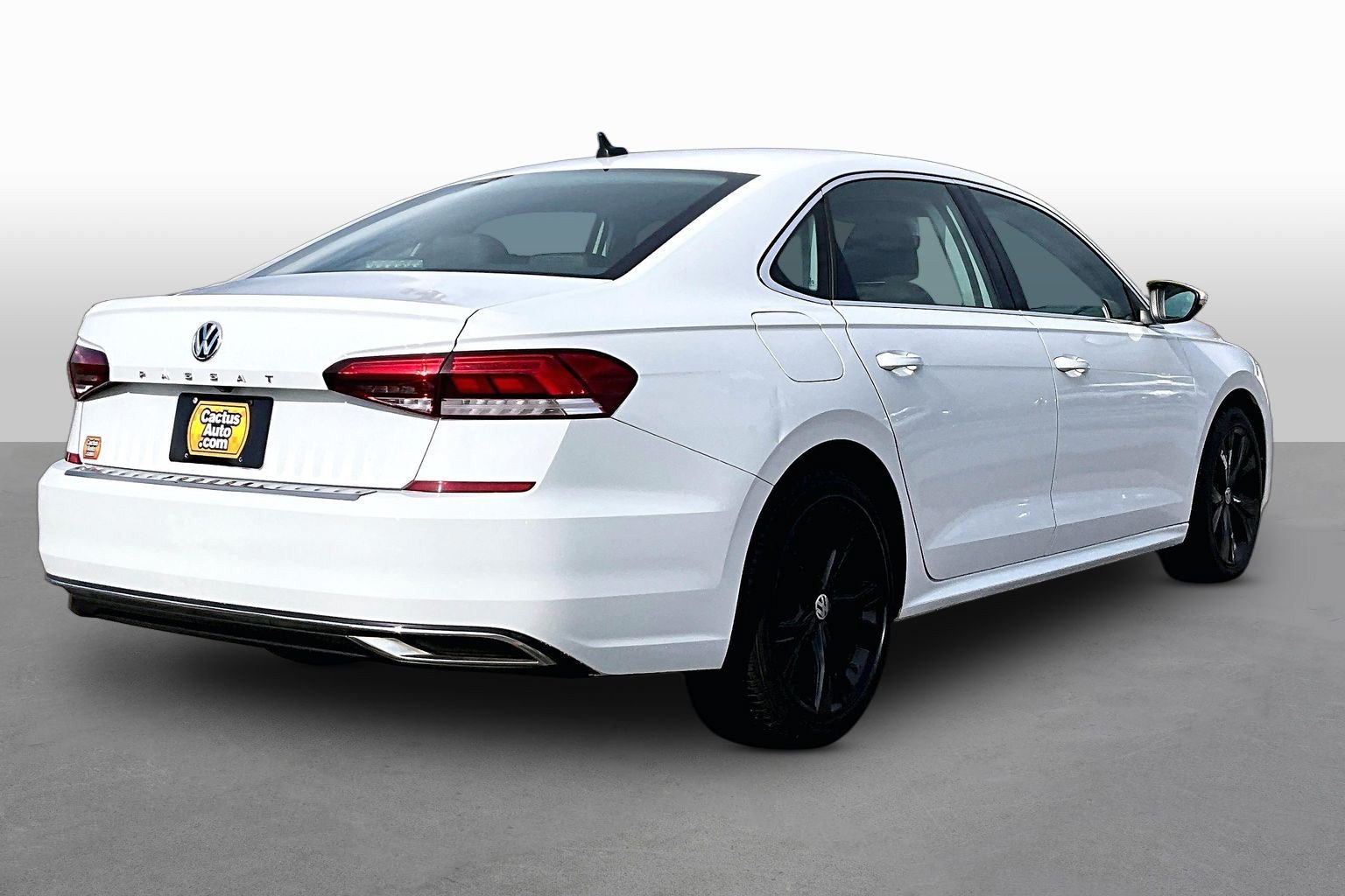 Used 2021 Volkswagen Passat 2.0T SE FWD image 2
