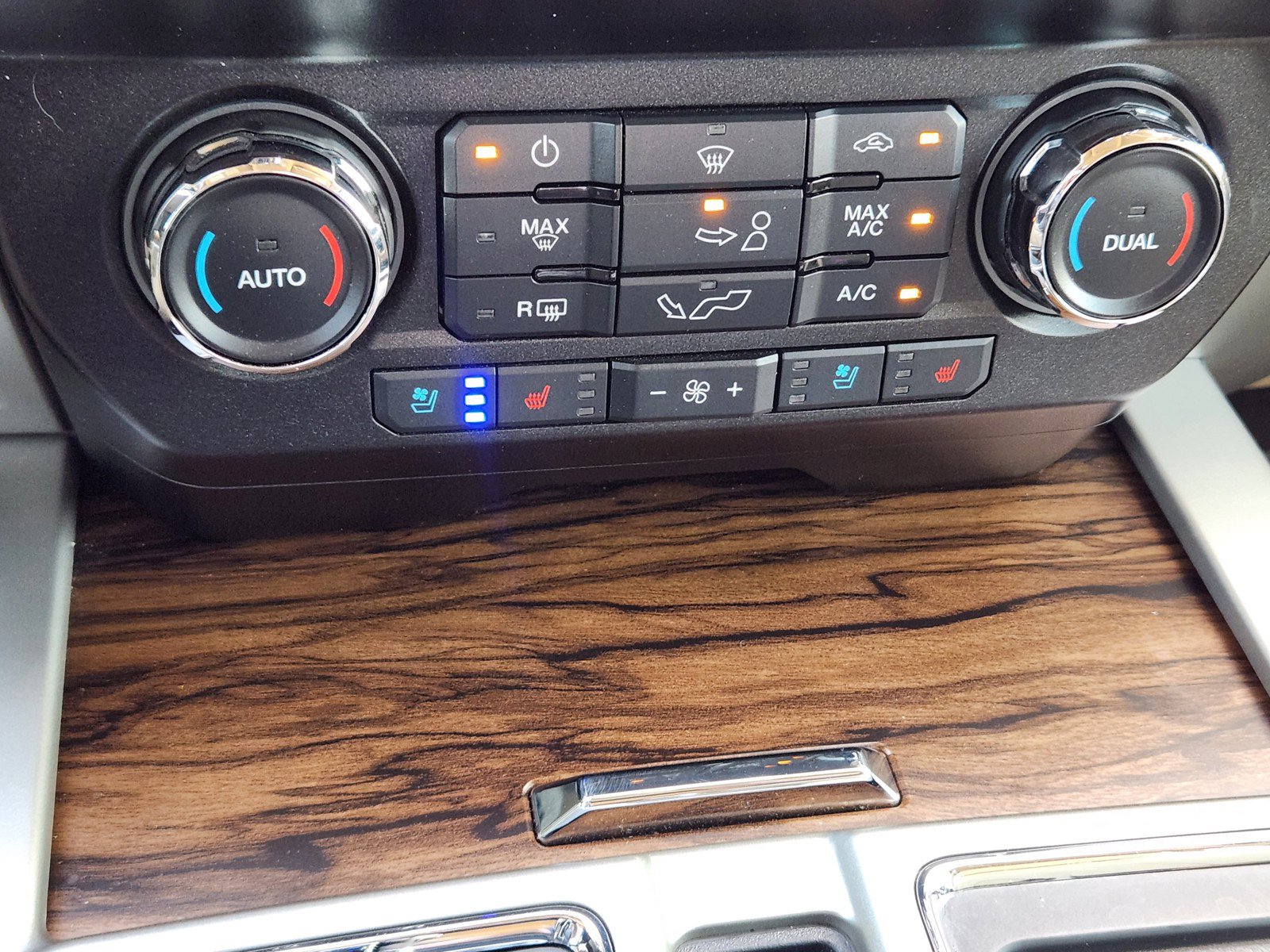 Used 2020 Ford F150 Lariat RWD image 14