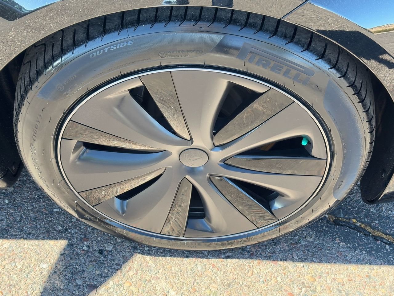 Used 2021 Tesla Model S Plaid image 8