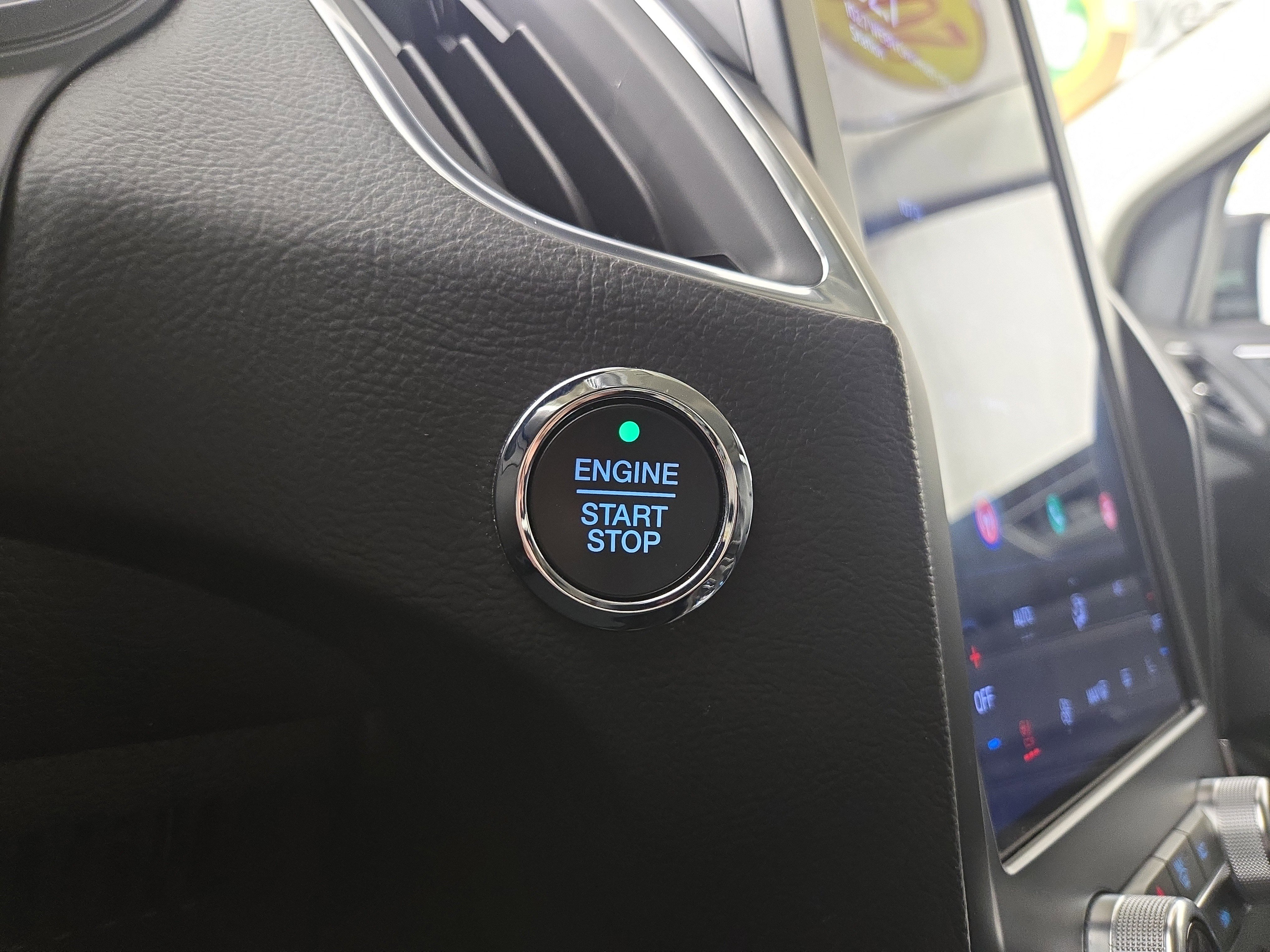 Used 2024 Ford Edge Titanium image 24