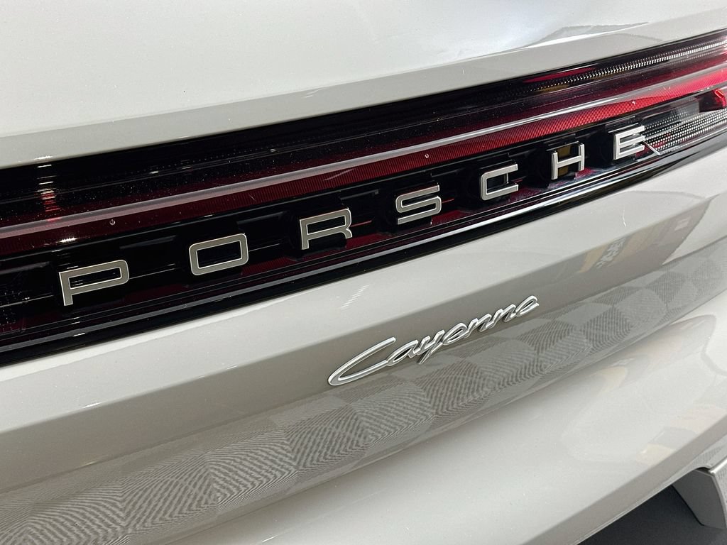 Certified 2024 Porsche Cayenne AWD/4WD image 34
