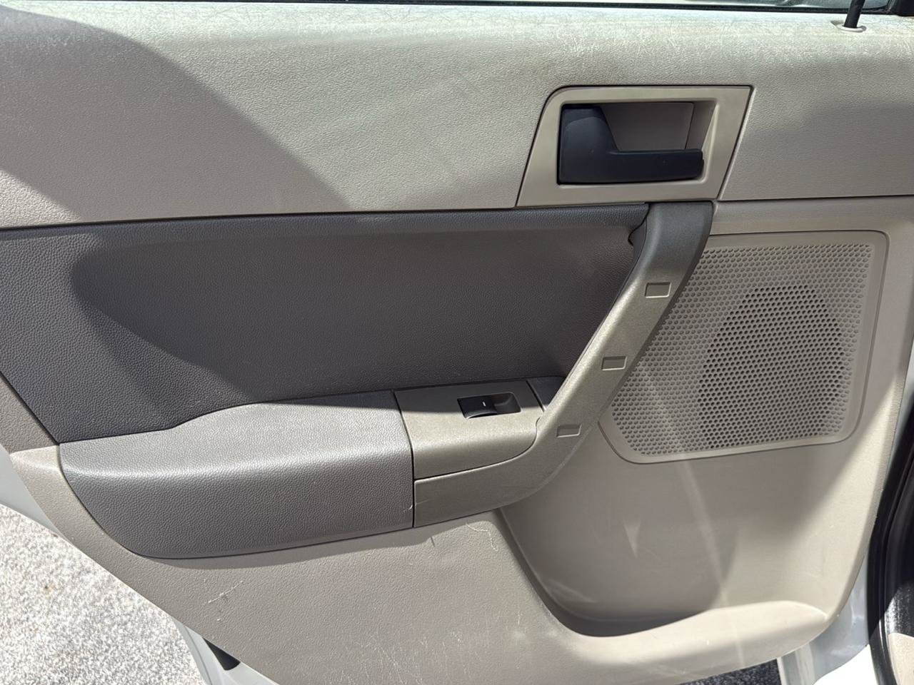 Used 2011 Ford Focus SE w/ 201A Rapid Spec Order Code FWD image 25