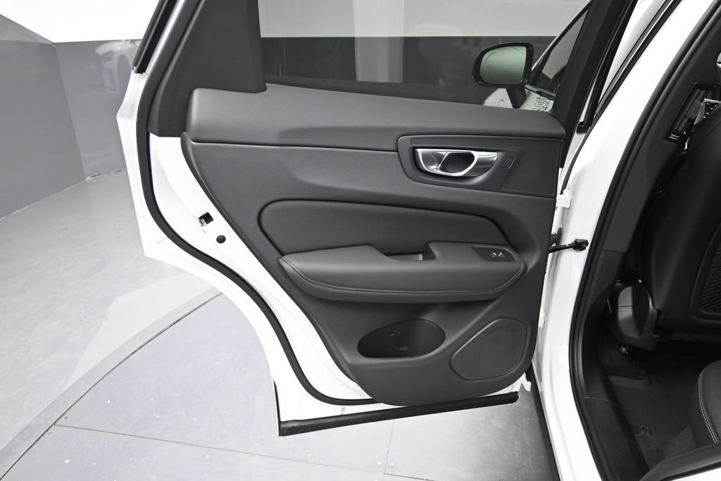 New 2026 Volvo XC60 T8 Ultra w/ Climate Package PRO AWD/4WD image 12