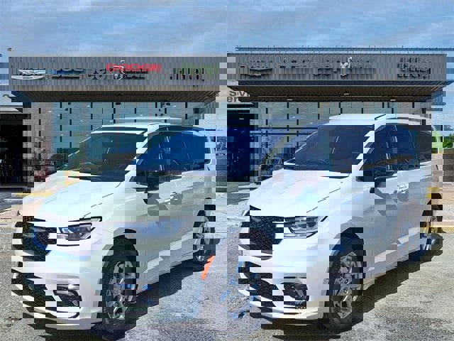 New 2026 Chrysler Pacifica Select