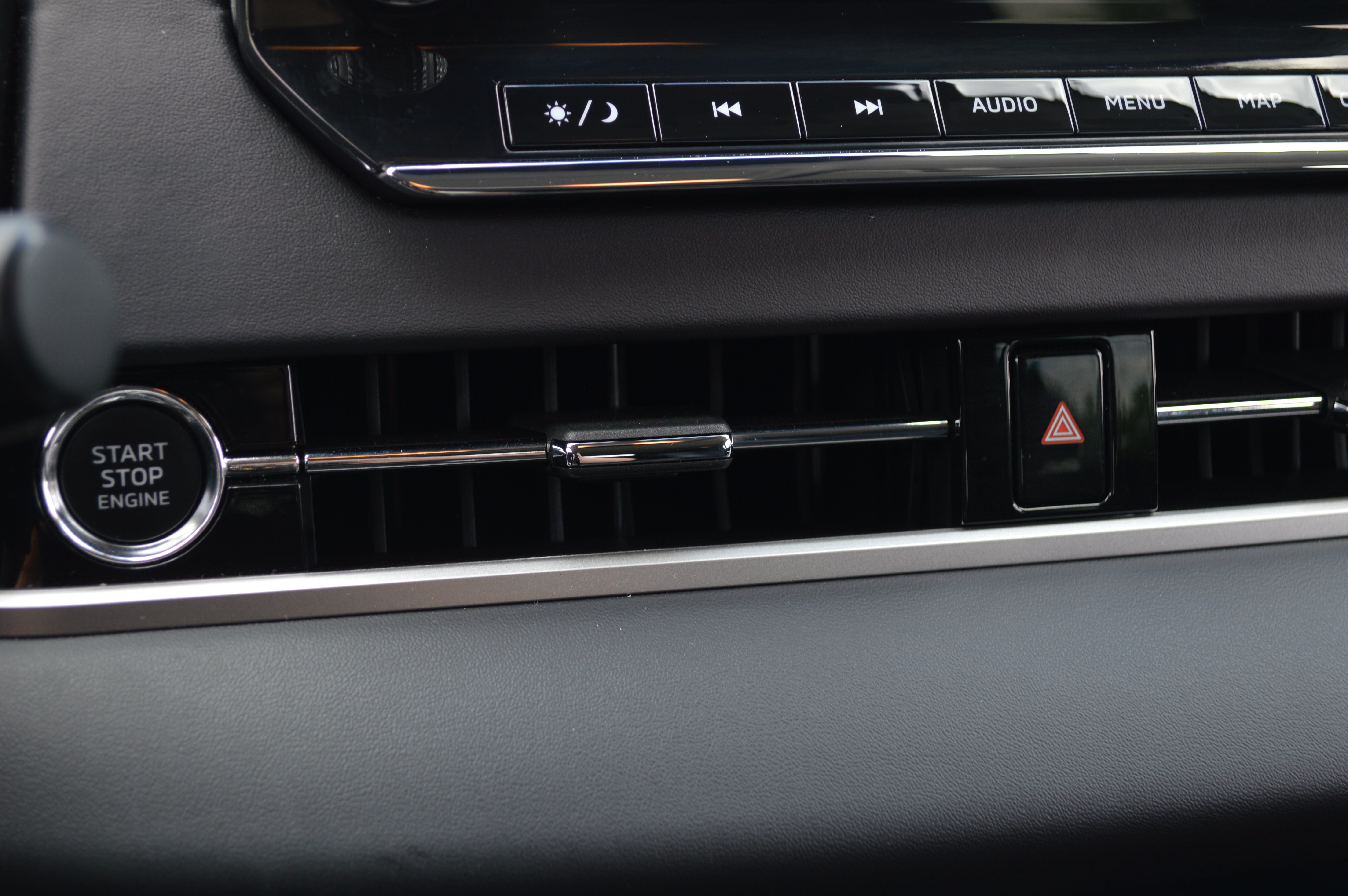 Used 2024 Mitsubishi Outlander SE FWD image 25