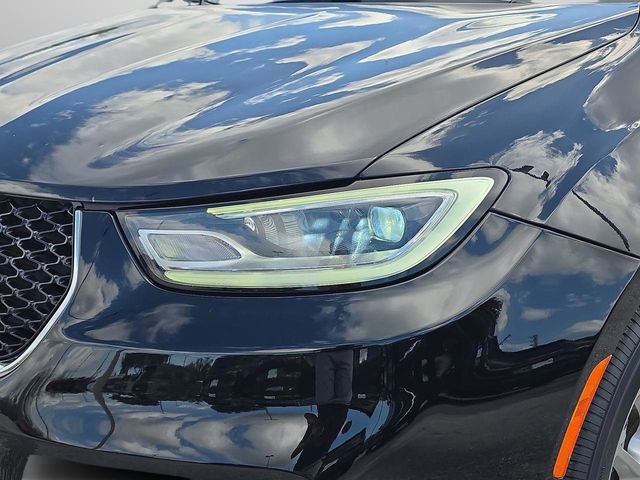 Used 2024 Chrysler Pacifica Touring-L FWD image 13