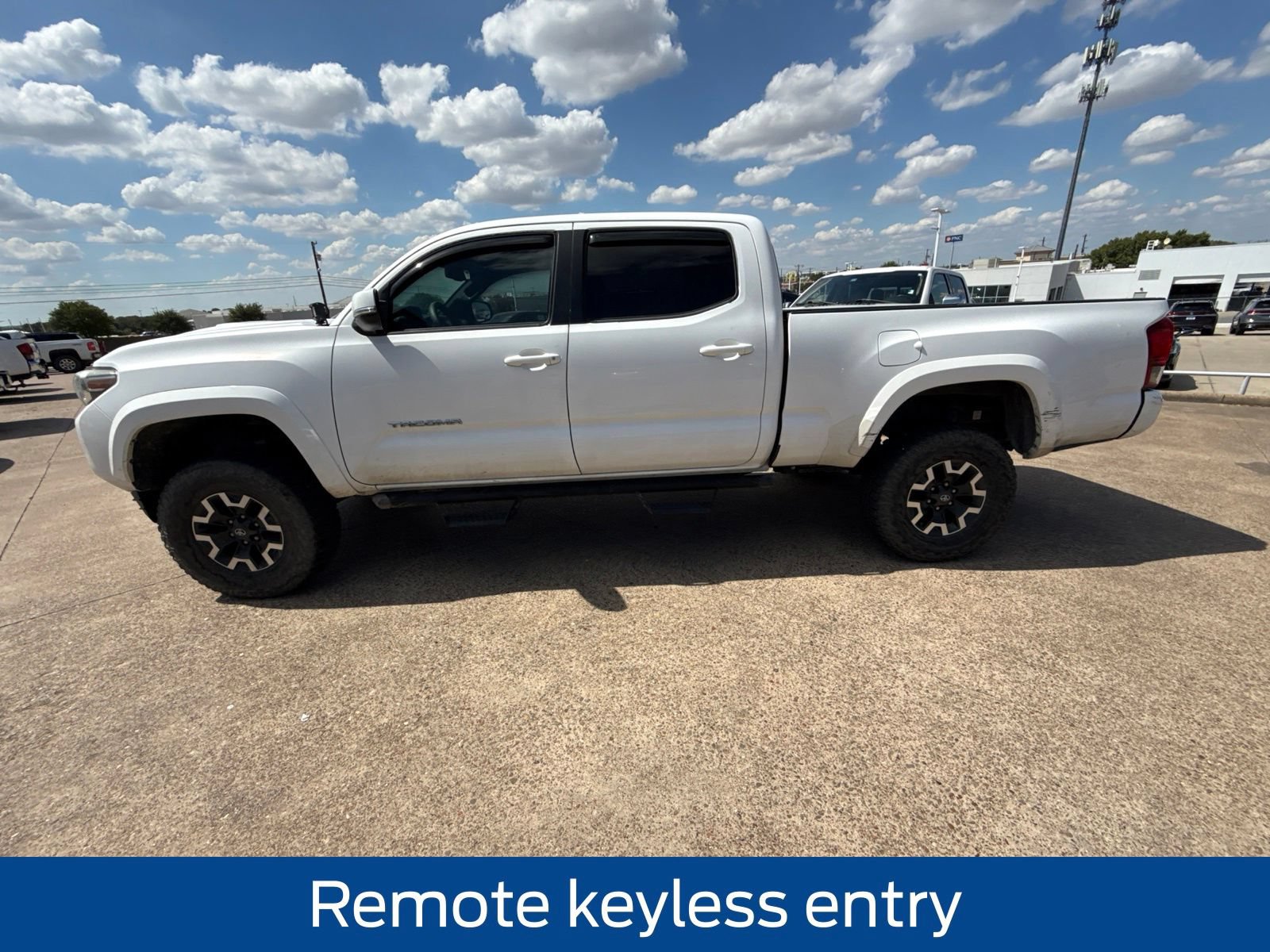 Used 2016 Toyota Tacoma TRD Sport w/ Towing Package RWD image 4
