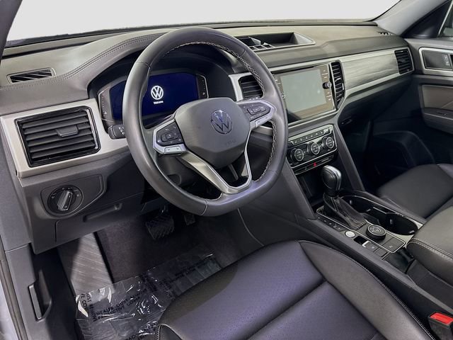 Used 2023 Volkswagen Atlas Cross Sport SE w/ Black Wheel Package image 10