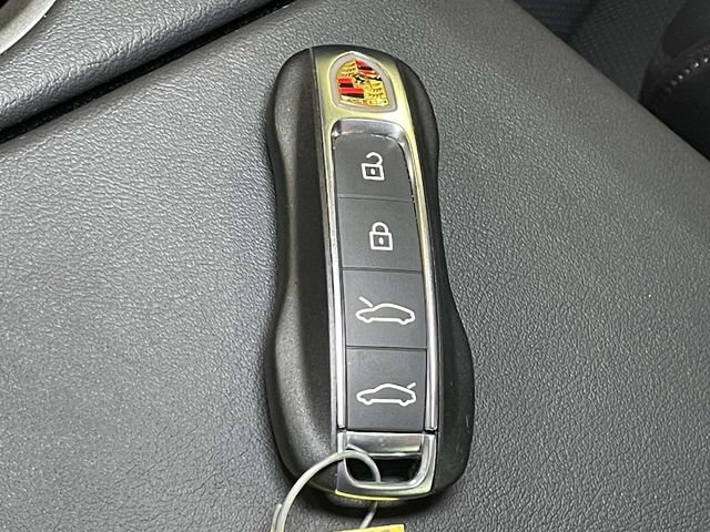 Certified 2025 Porsche Taycan AWD/4WD image 44