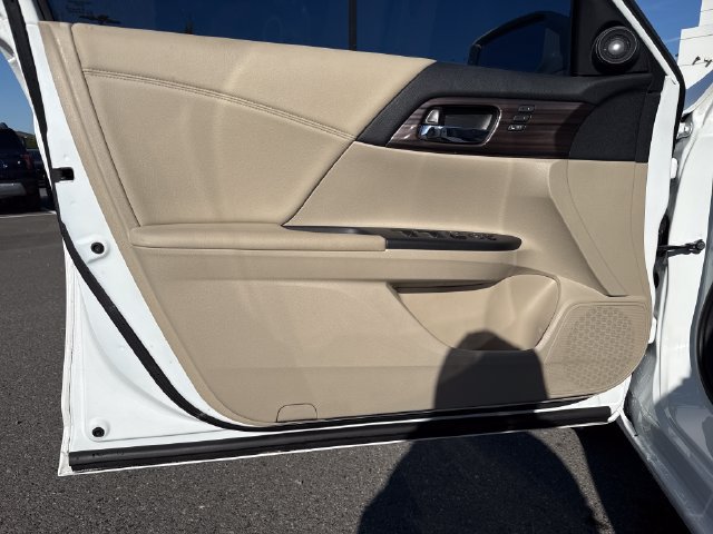 Used 2016 Honda Accord EX-L image 18