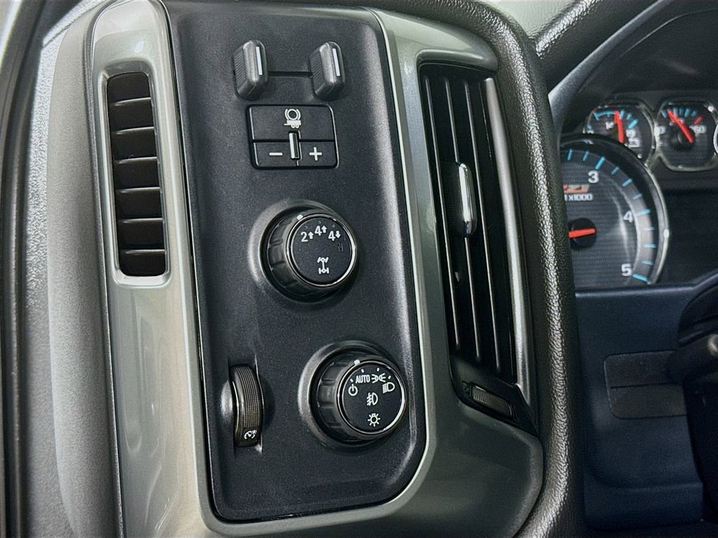 Used 2018 Chevrolet Silverado 2500 LT w/ LT Convenience Package image 12