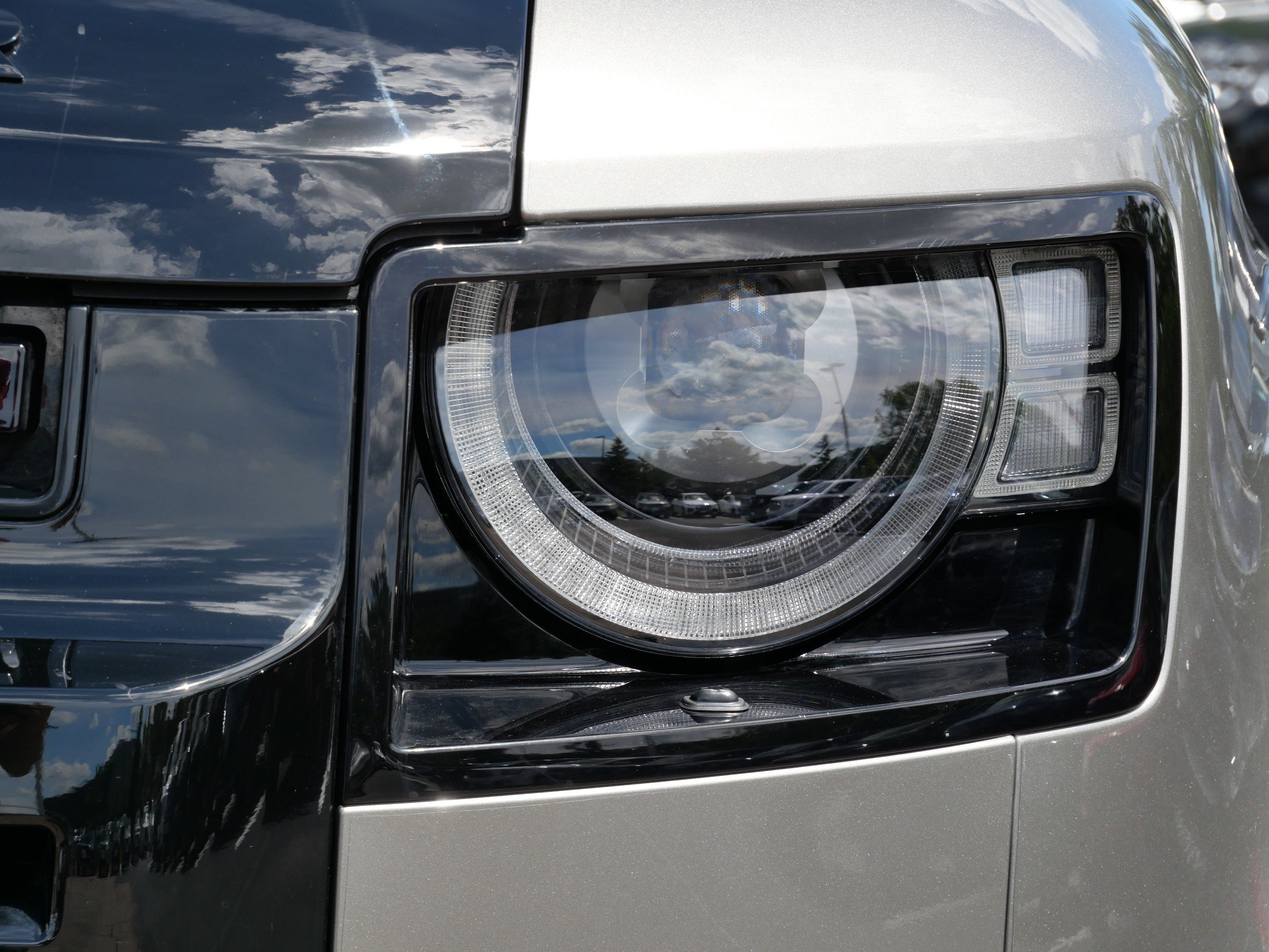 Certified 2025 Land Rover Defender 130 X AWD/4WD image 9