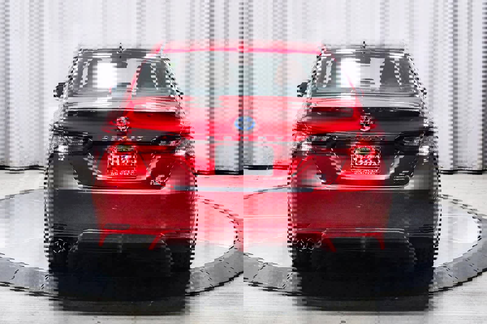 Used 2022 Toyota Camry SE image 3