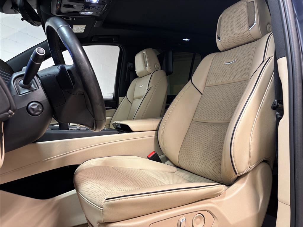 Used 2023 Cadillac Escalade Premium Luxury image 24
