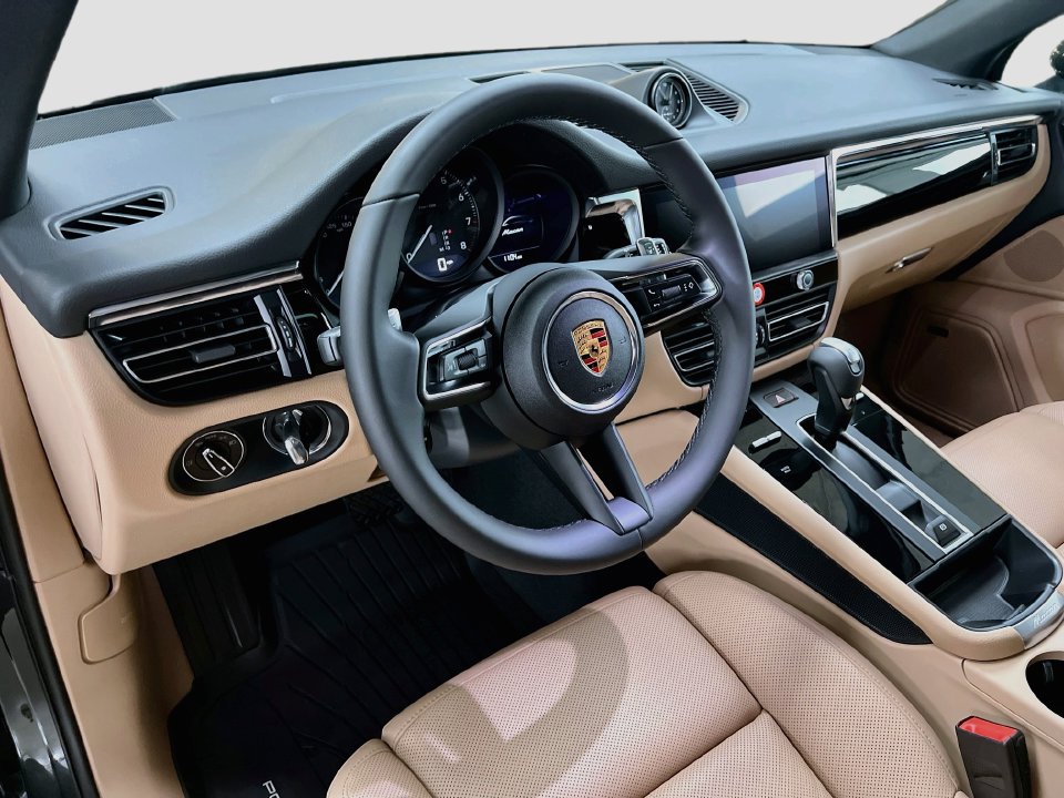 New 2026 Porsche Macan AWD/4WD image 4