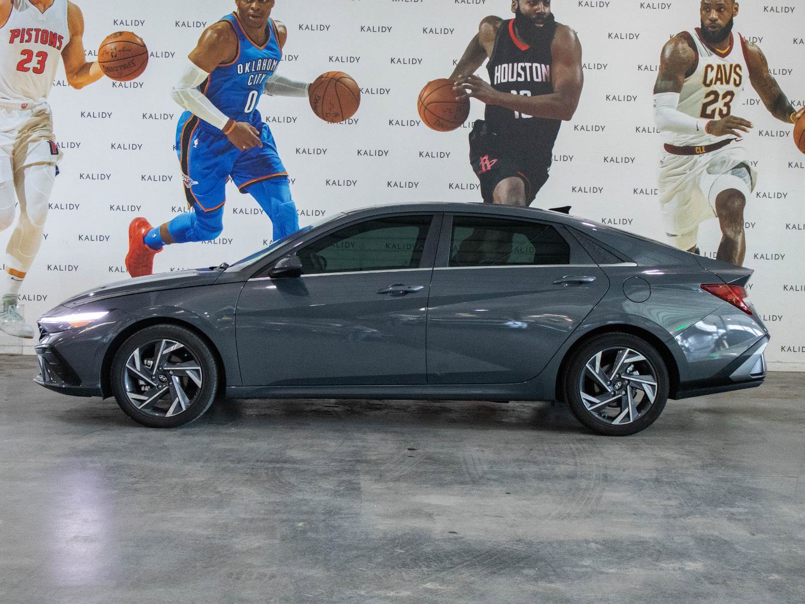 Used 2025 Hyundai Elantra SEL image 18