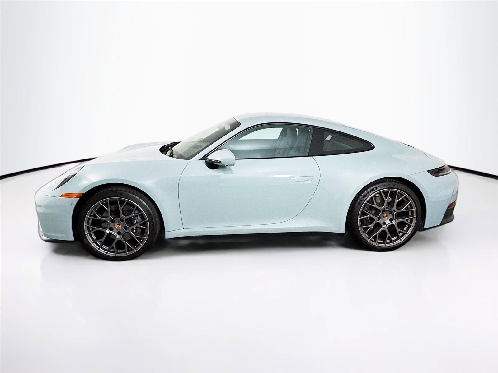 Used 2025 Porsche 911 Carrera image 4