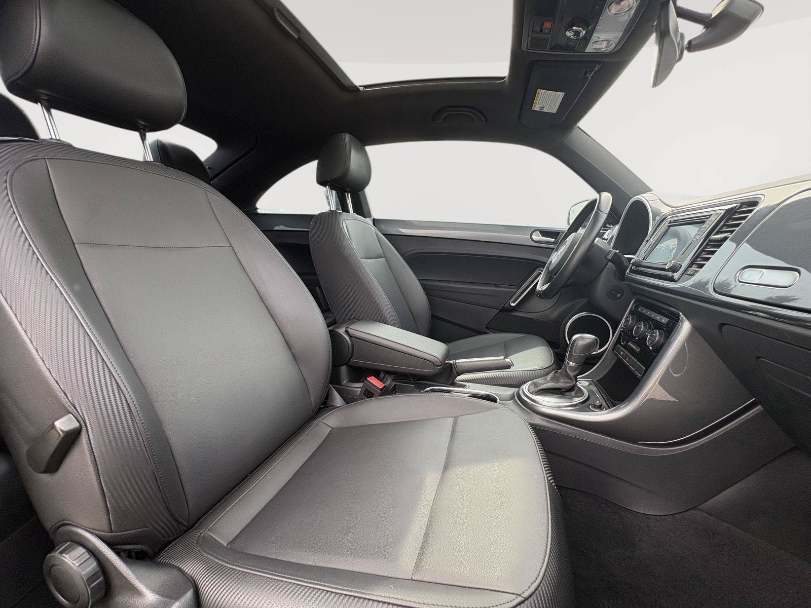 Used 2019 Volkswagen Beetle 2.0T SE w/ SE Premium Package FWD image 25