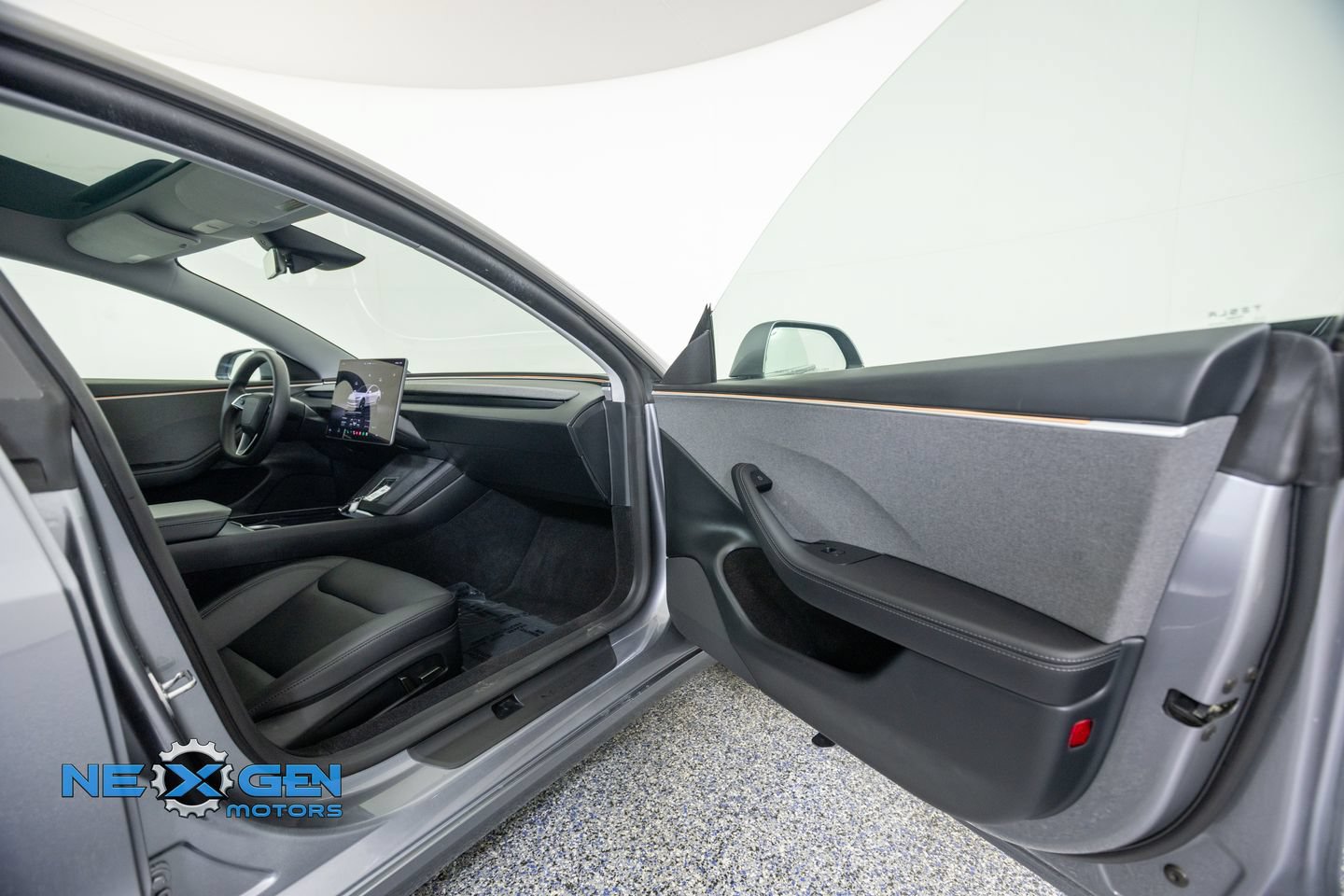 Used 2025 Tesla Model 3 Long Range RWD image 37
