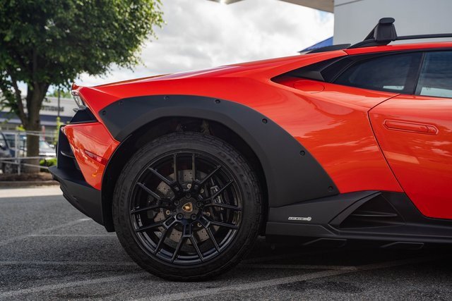 Used 2023 Lamborghini Huracan Sterrato image 16