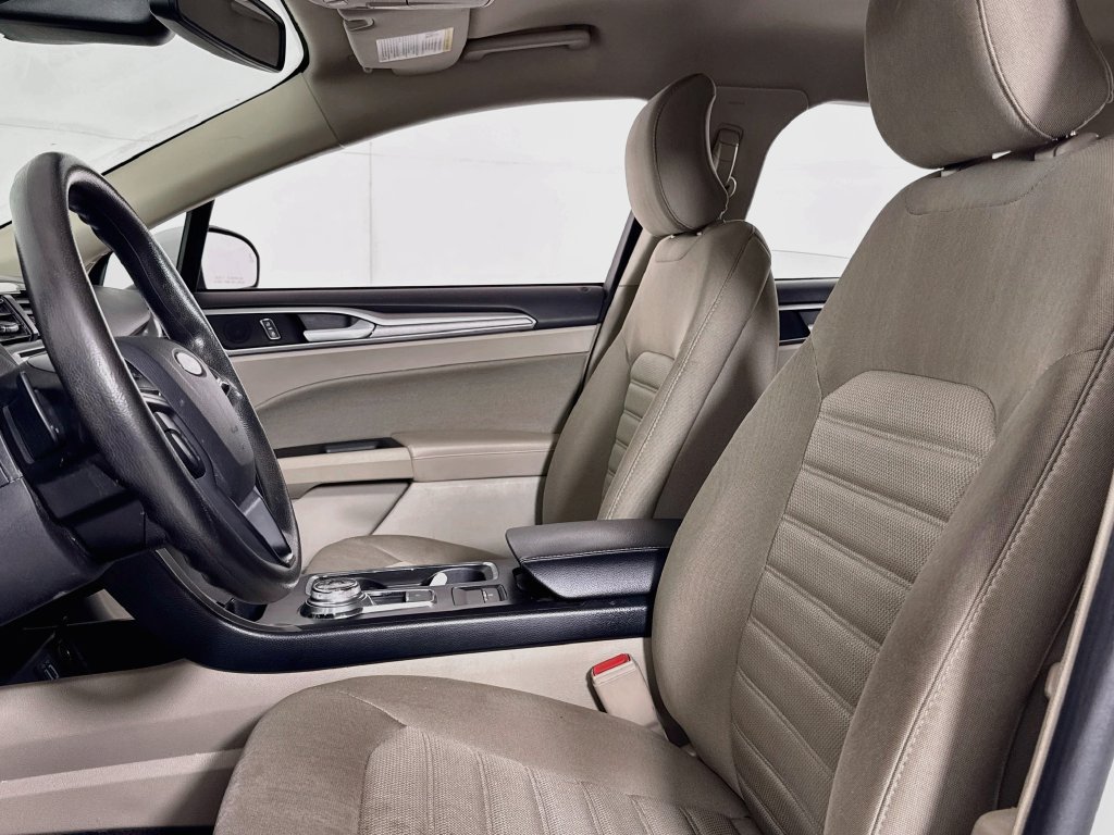 Used 2019 Ford Fusion SE FWD image 10