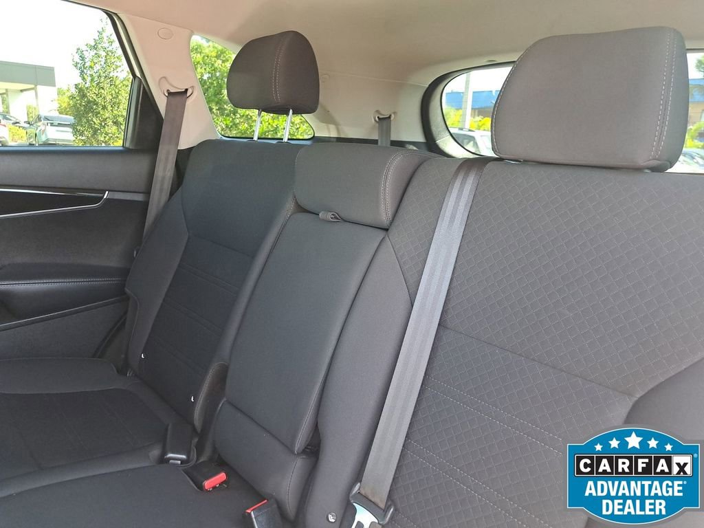 Used 2019 Kia Sorento LX image 16