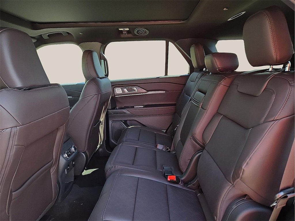 Used 2025 Ford Explorer Platinum image 8