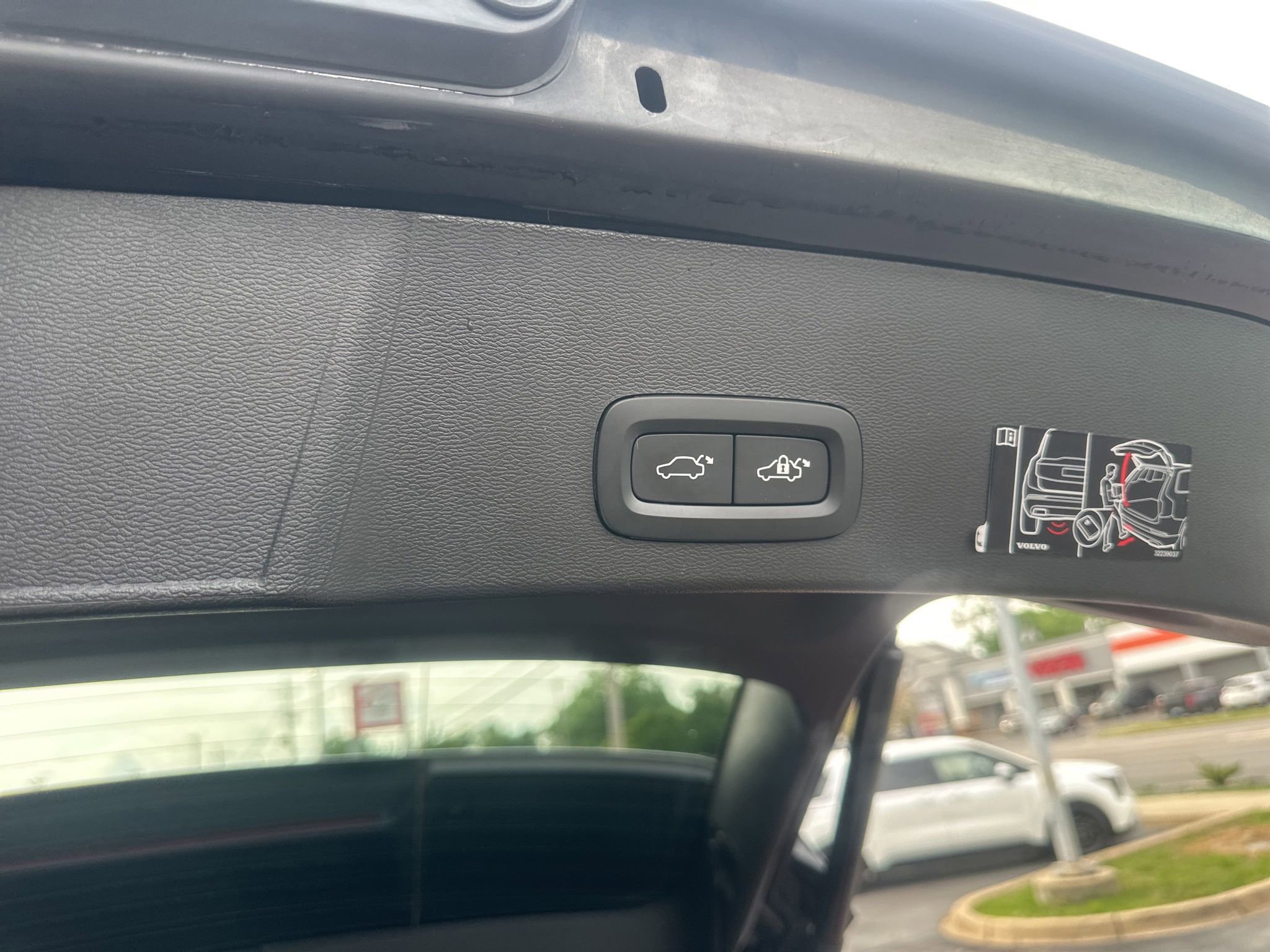 Used 2022 Volvo XC40 T5 Momentum AWD/4WD image 16