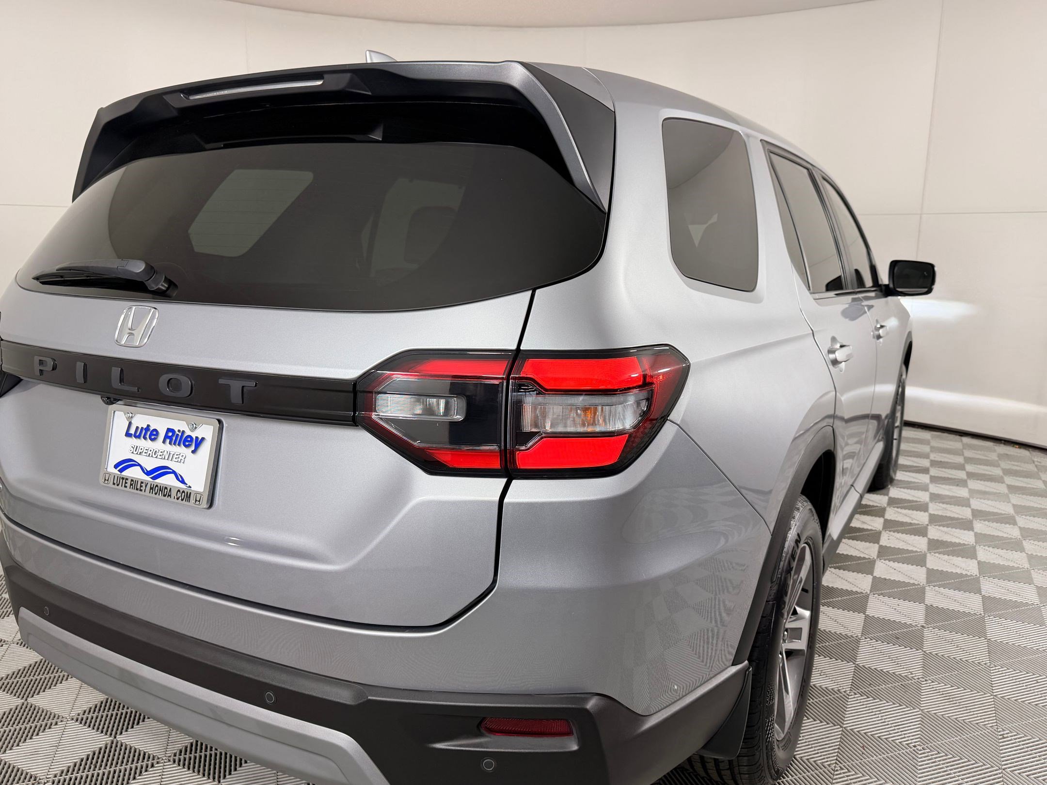 Certified 2025 Honda Pilot EX-L image 31