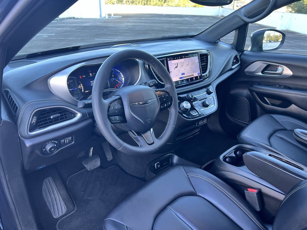 Used 2023 Chrysler Pacifica Touring-L w/ S Appearance Package image 19