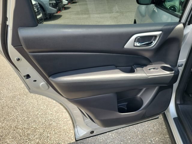 Used 2016 Nissan Pathfinder SL w/ SL Tech Package FWD image 14