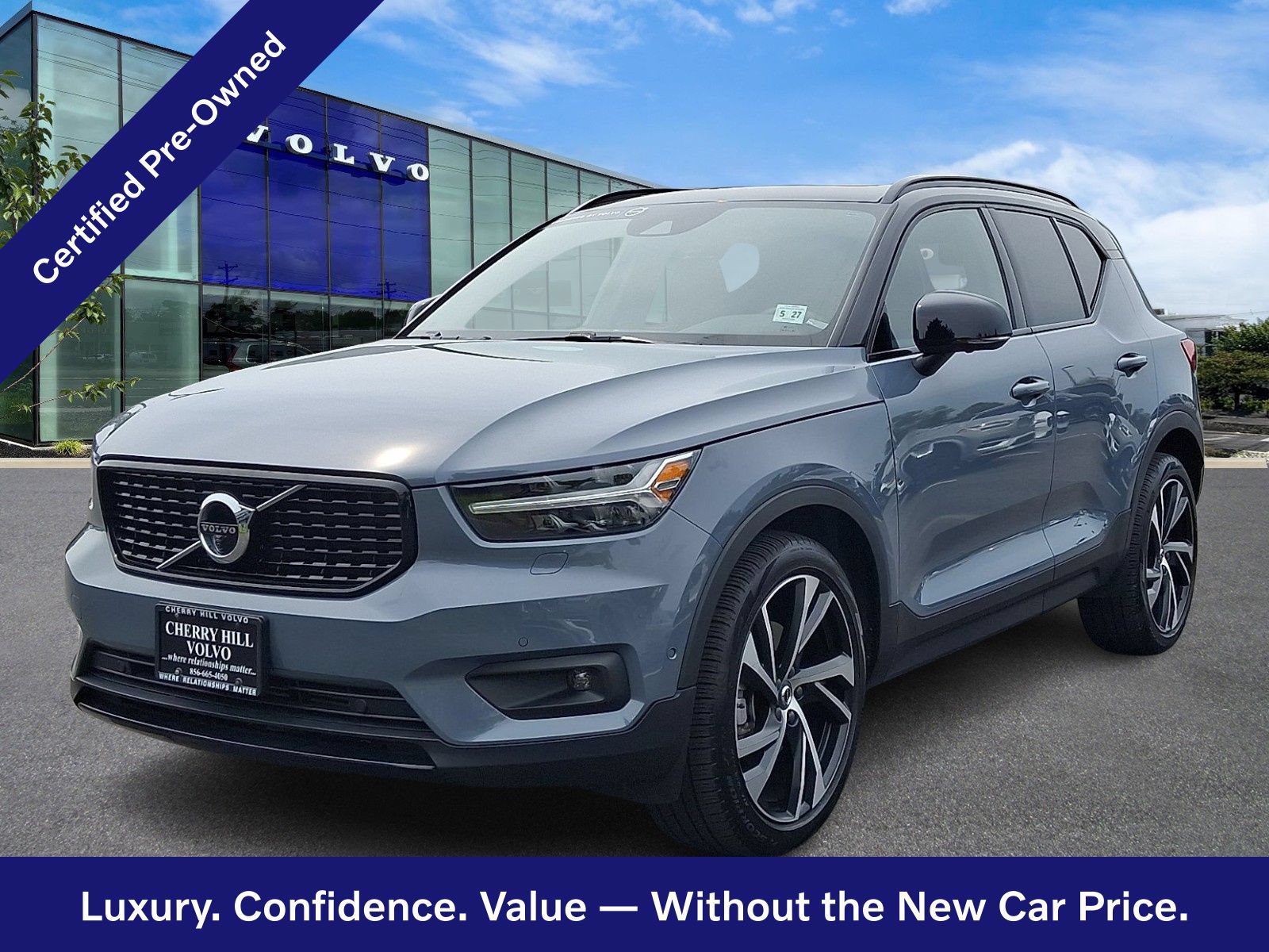 Certified 2022 Volvo XC40 T5 R-Design w/ Advanced Package AWD/4WD image 3