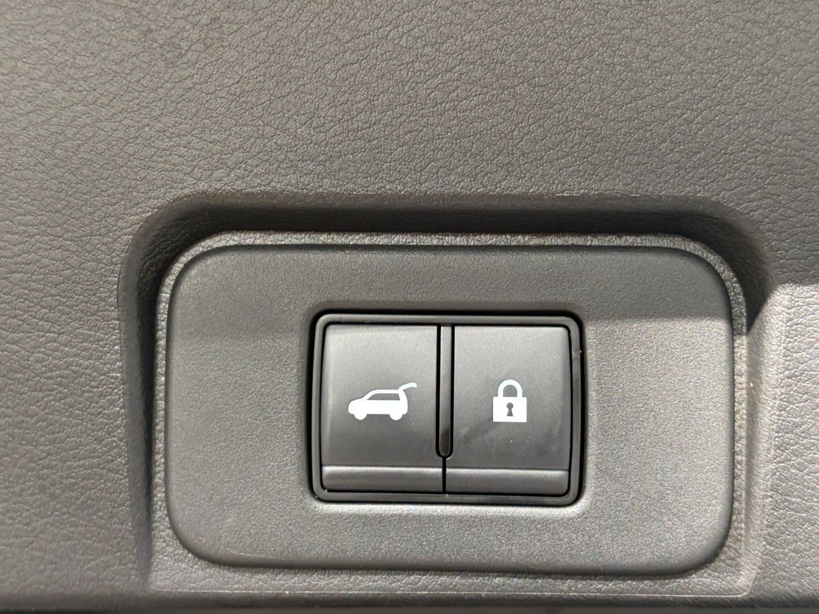 Used 2025 Nissan Rogue SV AWD/4WD image 24