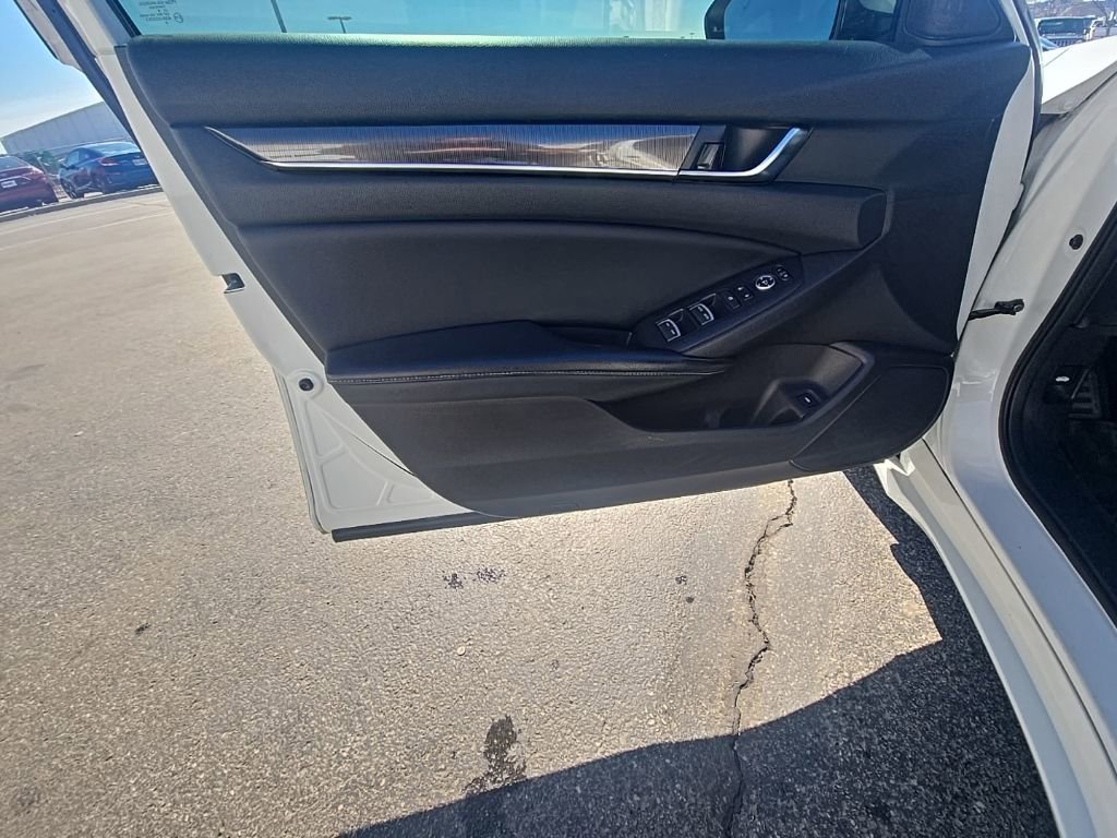 Used 2018 Honda Accord Sport image 12